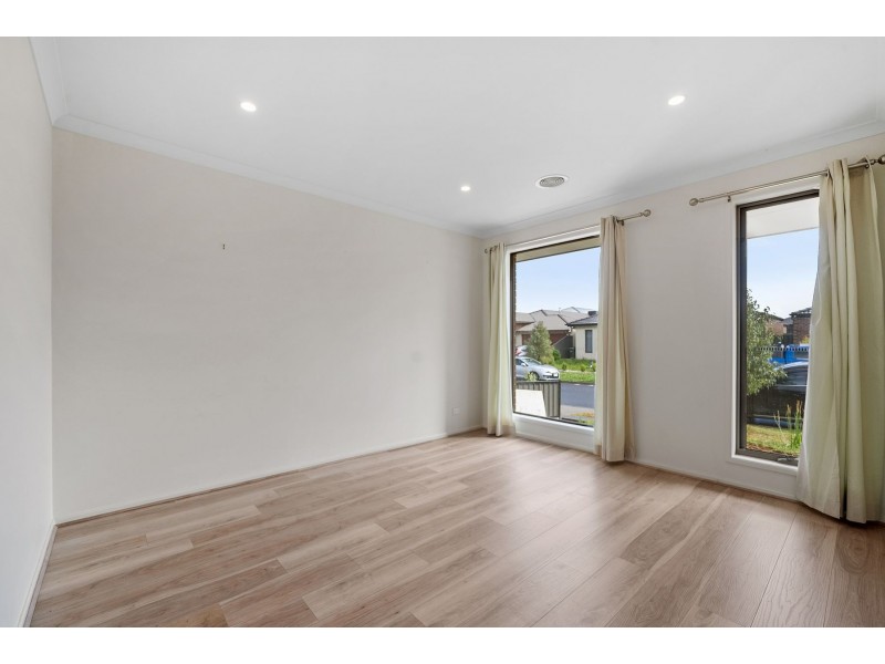 10 Mattamber Road, Wollert VIC 3750