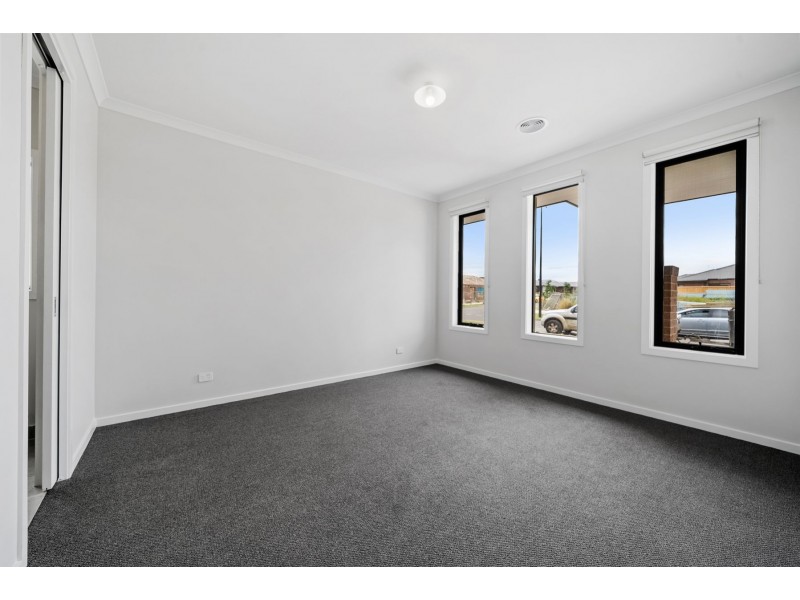 153 Eucalyptus Parade, Donnybrook VIC 3064