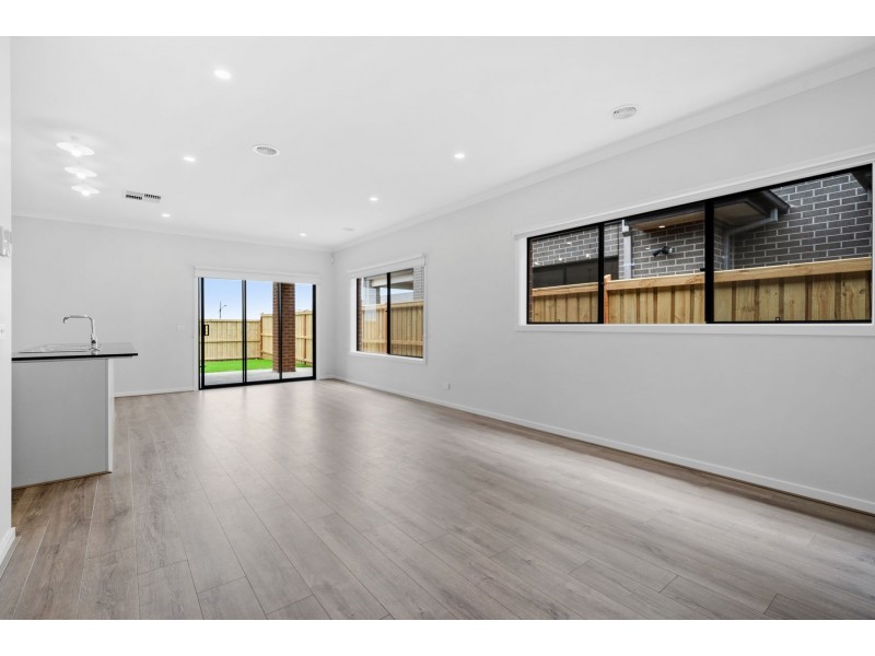 153 Eucalyptus Parade, Donnybrook VIC 3064