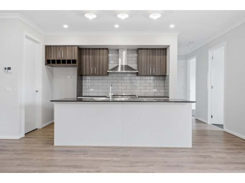 153 Eucalyptus Parade, Donnybrook VIC 3064