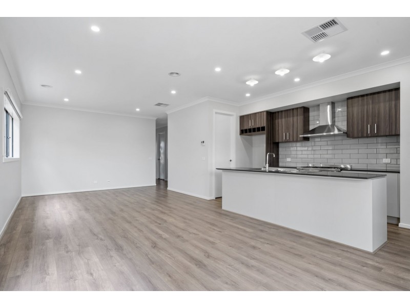 153 Eucalyptus Parade, Donnybrook VIC 3064