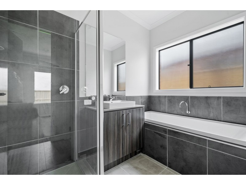 153 Eucalyptus Parade, Donnybrook VIC 3064