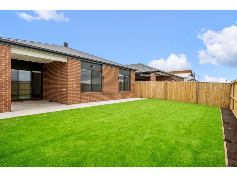 153 Eucalyptus Parade, Donnybrook VIC 3064