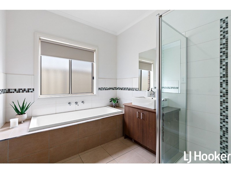 8 Nuthall Way, Epping VIC 3076