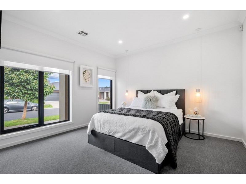 39 Manorwood Crescent, Wollert VIC 3750