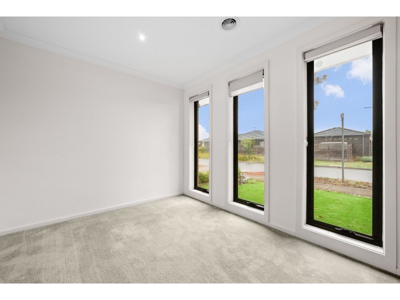 8 Branxholme Street, Wollert VIC 3750