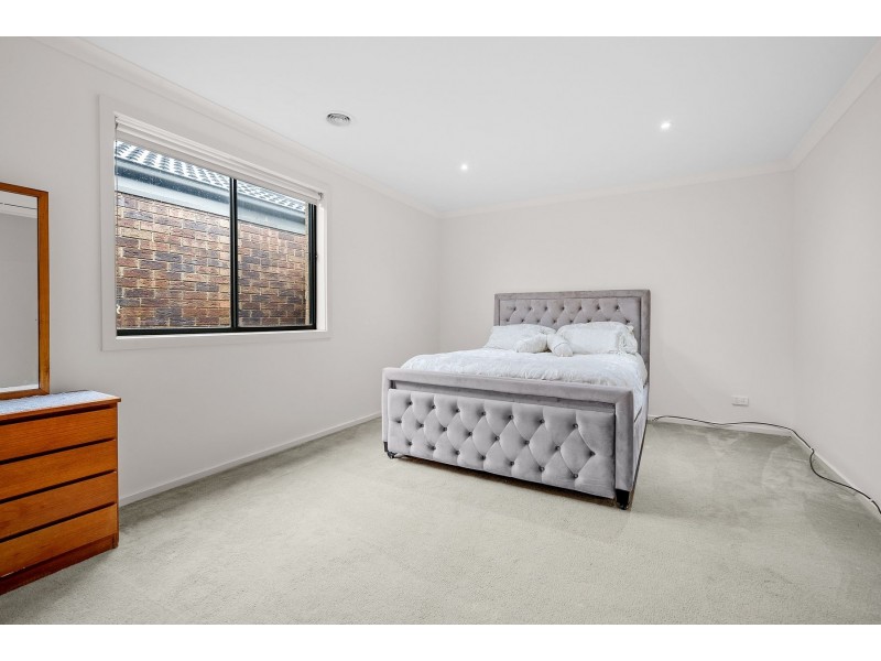 8 Branxholme Street, Wollert VIC 3750