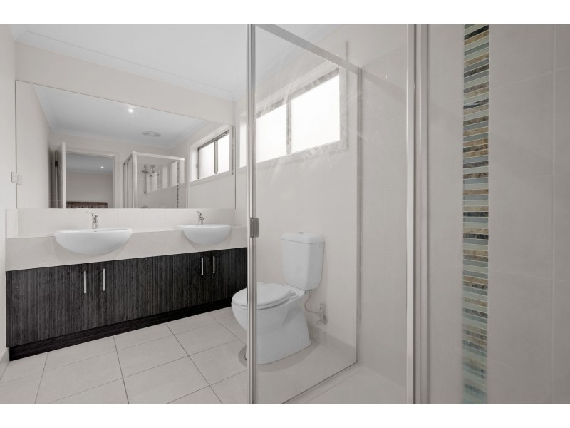 8 Branxholme Street, Wollert VIC 3750