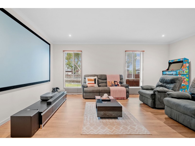 2 Moffat Drive, Lalor VIC 3075