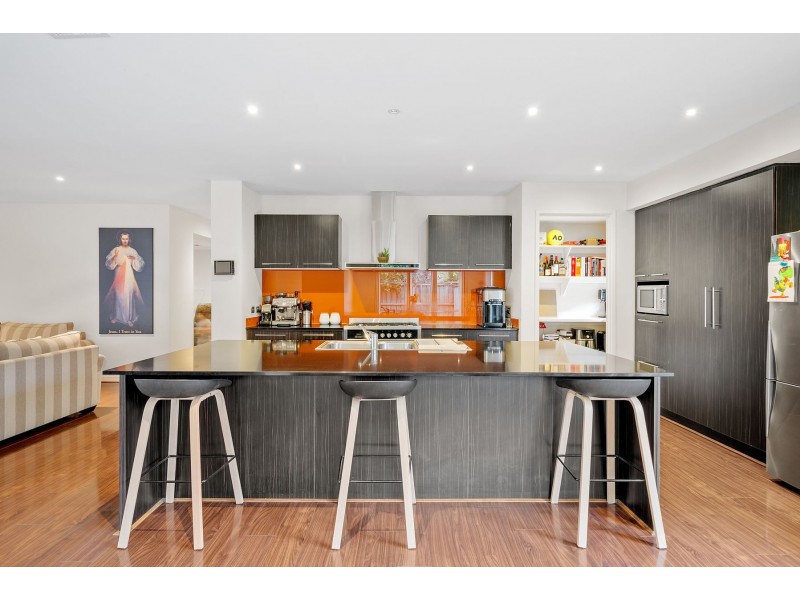 2 Moffat Drive, Lalor VIC 3075