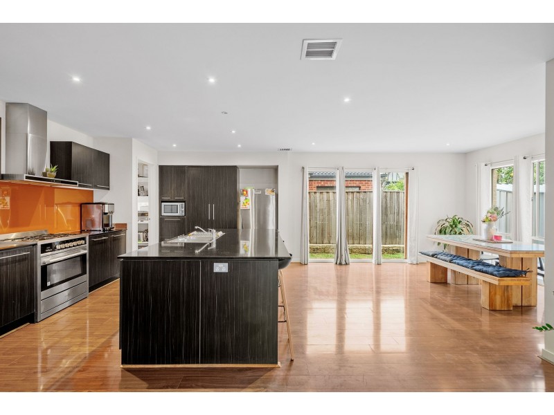 2 Moffat Drive, Lalor VIC 3075