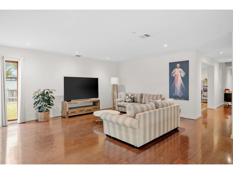 2 Moffat Drive, Lalor VIC 3075