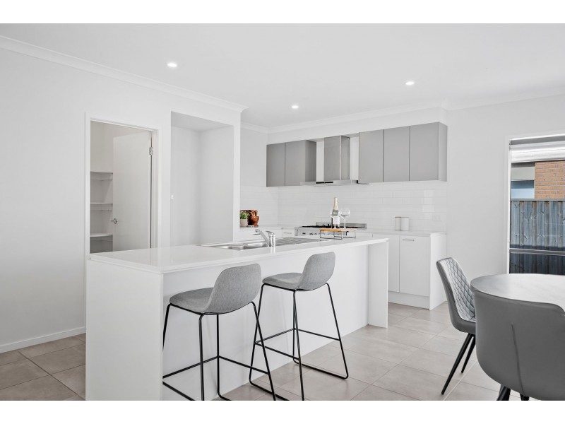 21 Thornbury Street, Donnybrook VIC 3064