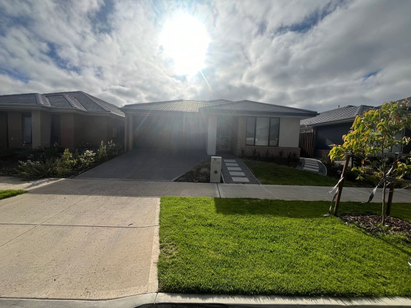 10 Median Grange, Donnybrook VIC 3064