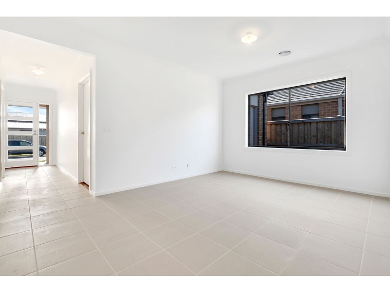 10 Median Grange, Donnybrook VIC 3064