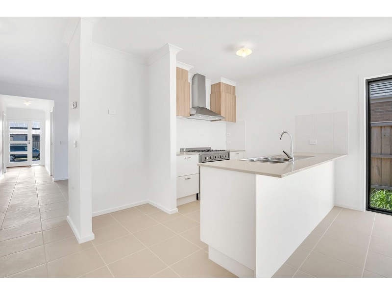 10 Median Grange, Donnybrook VIC 3064