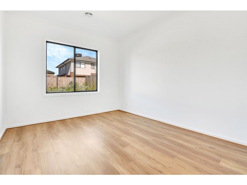 10 Median Grange, Donnybrook VIC 3064