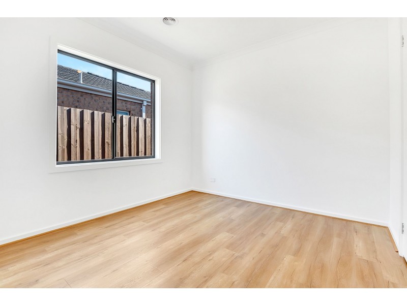 10 Median Grange, Donnybrook VIC 3064