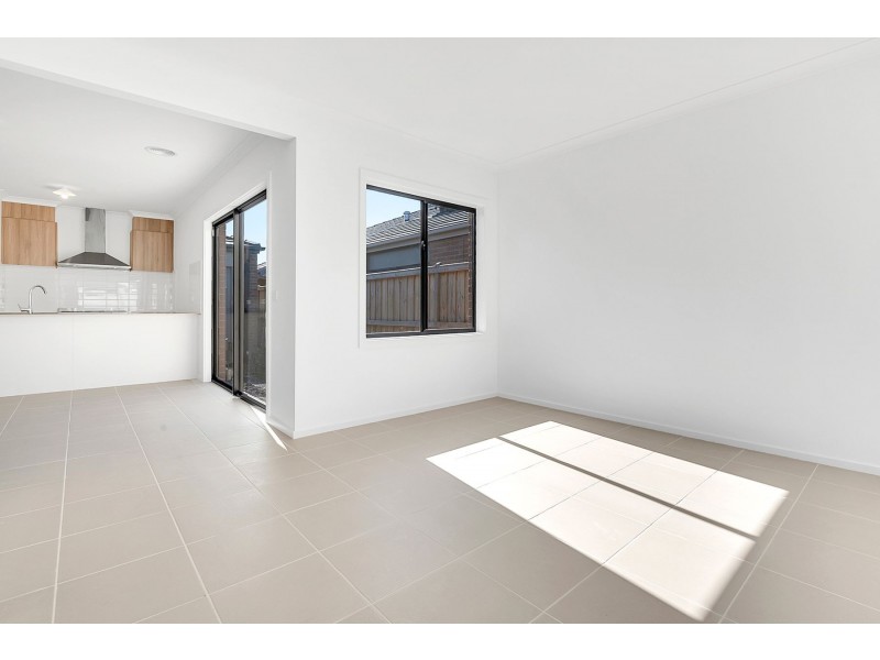 10 Median Grange, Donnybrook VIC 3064