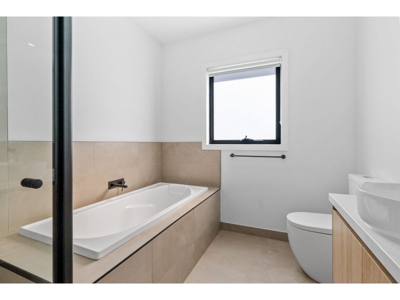 13/1 Old Plenty Road, South Morang VIC 3752