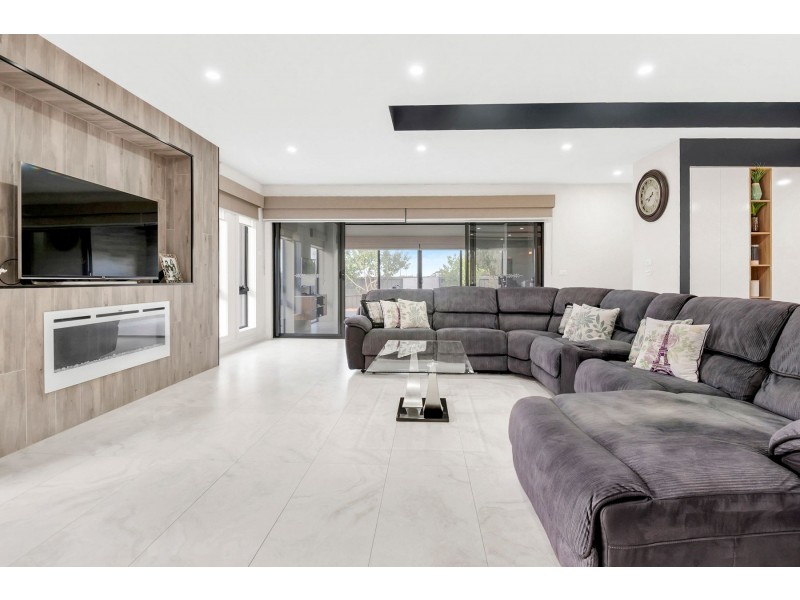 42 Rhone Drive, Wollert VIC 3750
