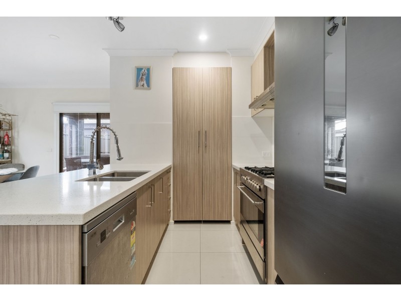 9 Ocean Way, Craigieburn VIC 3064