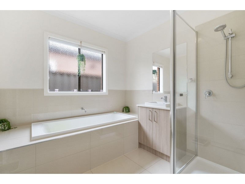 9 Ocean Way, Craigieburn VIC 3064
