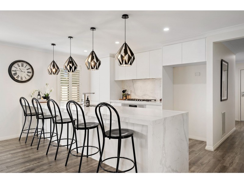 11 Clarence Way, South Morang VIC 3752
