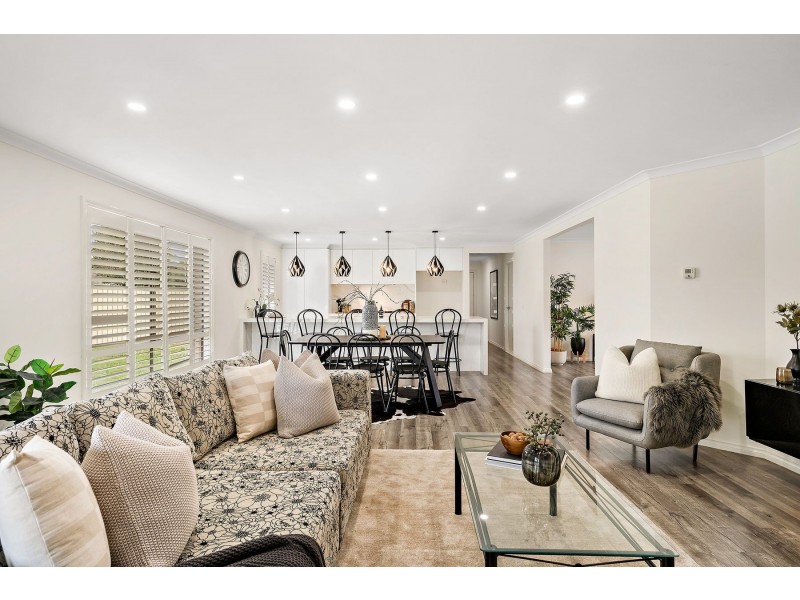 11 Clarence Way, South Morang VIC 3752