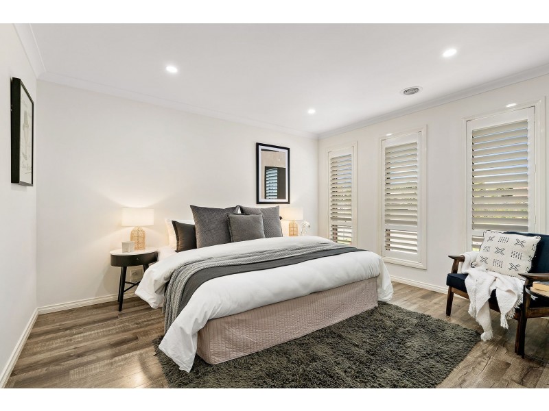 11 Clarence Way, South Morang VIC 3752