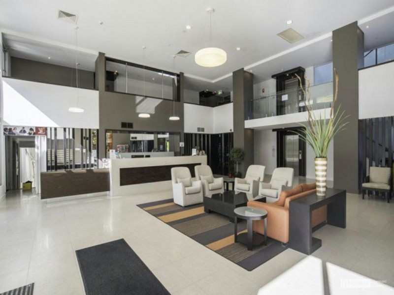 102/1-7 Moores Crescent, Varsity Lakes QLD 4227