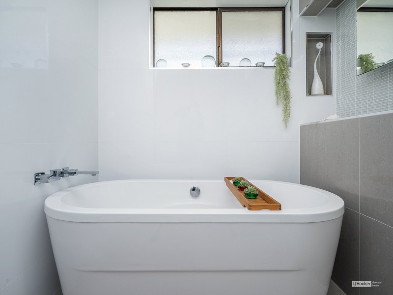 1 Tekapo Street, Broadbeach Waters QLD 4218