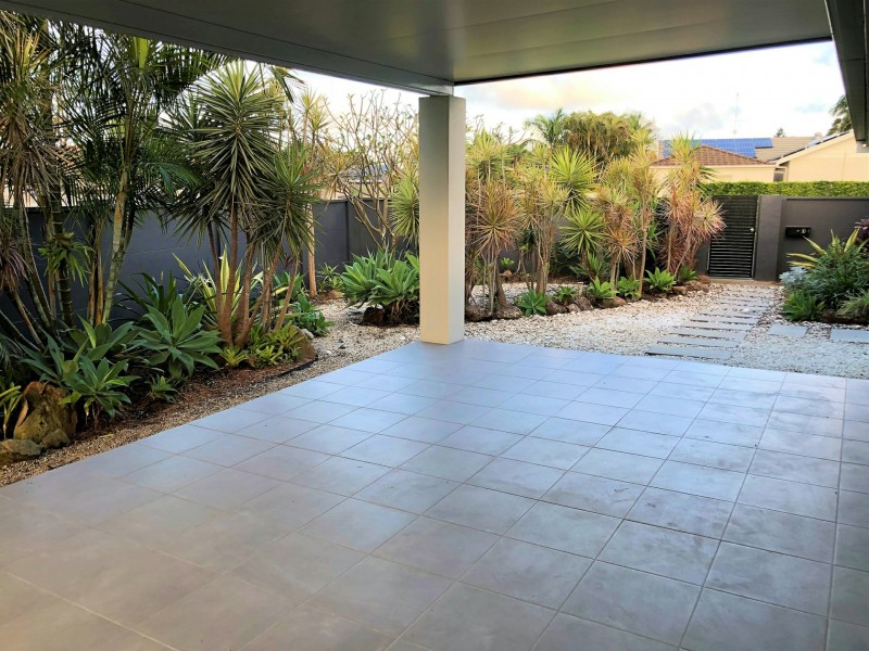 1 Tekapo Street, Broadbeach Waters QLD 4218