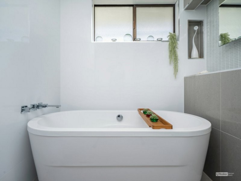 1 Tekapo Street, Broadbeach Waters QLD 4218