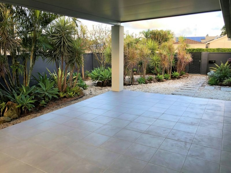 1 Tekapo Street, Broadbeach Waters QLD 4218