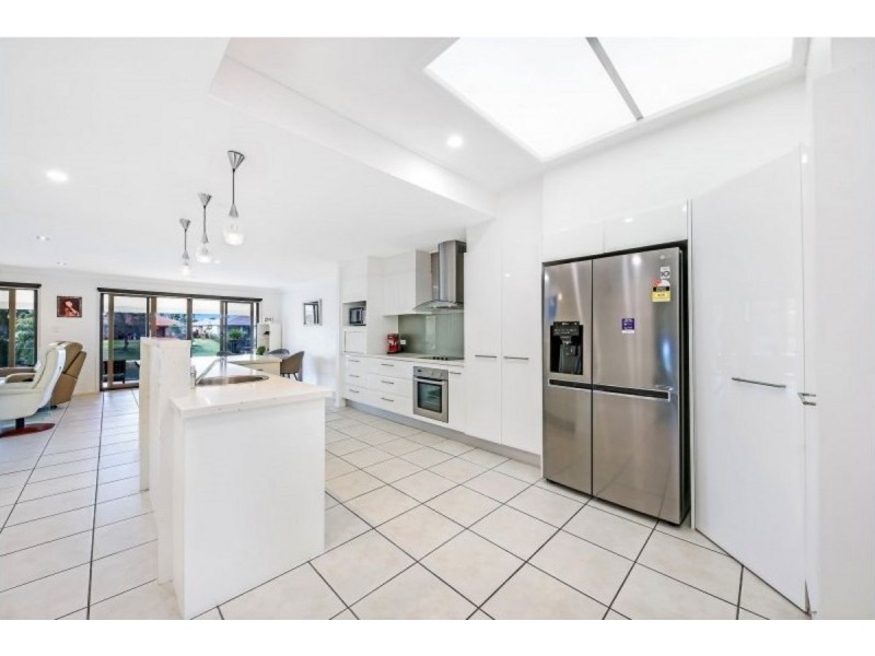 7/8 Dunlop Court, Mermaid Waters QLD 4218