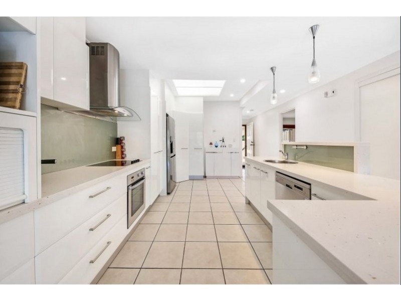 7/8 Dunlop Court, Mermaid Waters QLD 4218