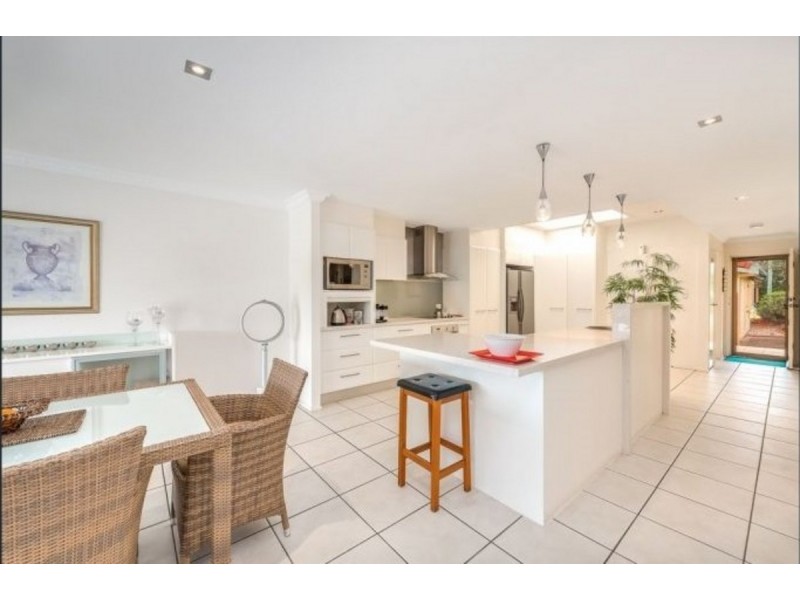 7/8 Dunlop Court, Mermaid Waters QLD 4218