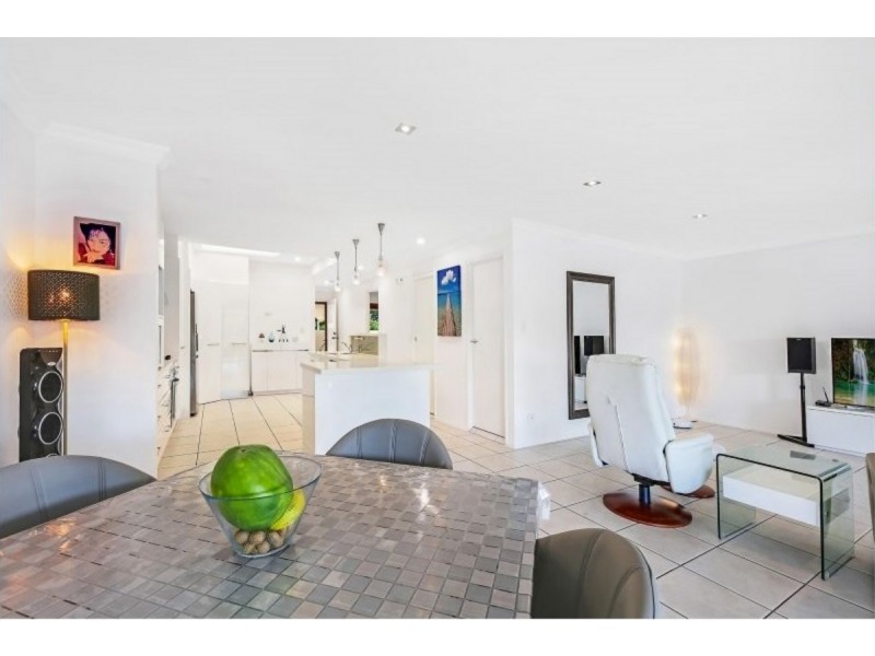 7/8 Dunlop Court, Mermaid Waters QLD 4218