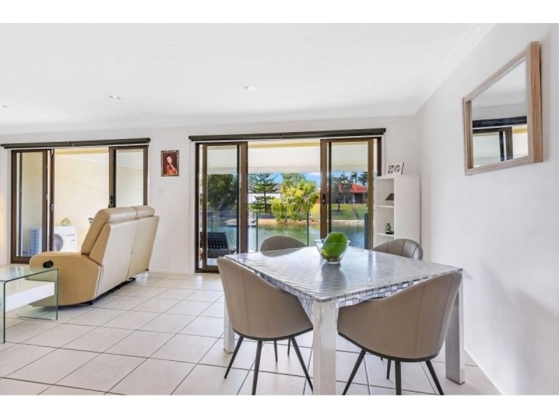 7/8 Dunlop Court, Mermaid Waters QLD 4218