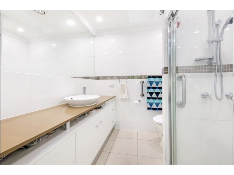 7/8 Dunlop Court, Mermaid Waters QLD 4218