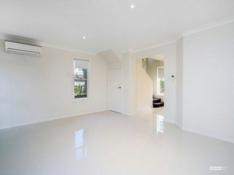 1/117 Eugaree Street, Southport QLD 4215