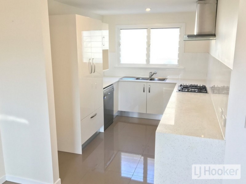 Lvl 1 1/26 Errol Avenue, Paradise Point QLD 4216