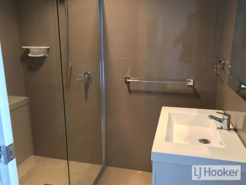 Lvl 1 1/26 Errol Avenue, Paradise Point QLD 4216