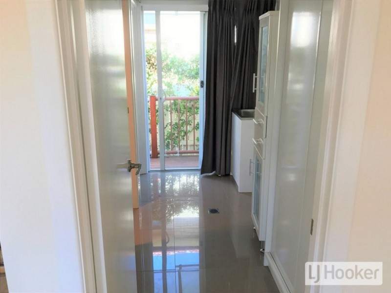 Lvl 1 1/26 Errol Avenue, Paradise Point QLD 4216