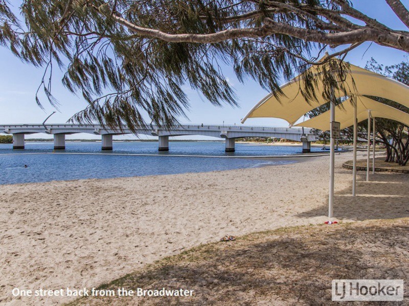 Lvl 1 1/26 Errol Avenue, Paradise Point QLD 4216