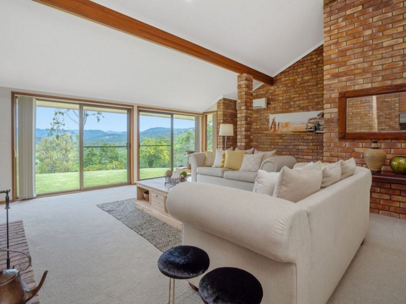 3 Coastview Crescent, Tallai QLD 4213