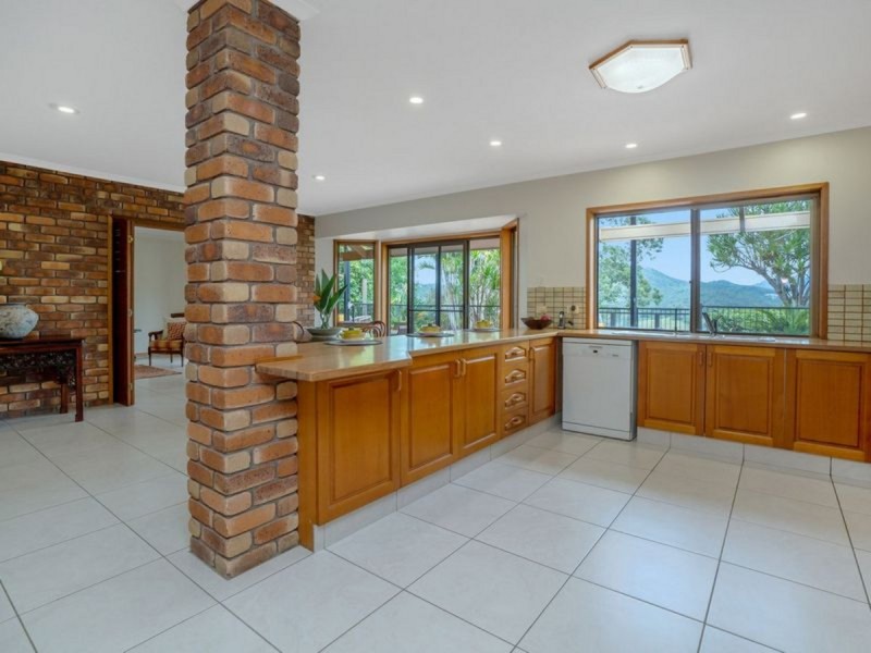 3 Coastview Crescent, Tallai QLD 4213