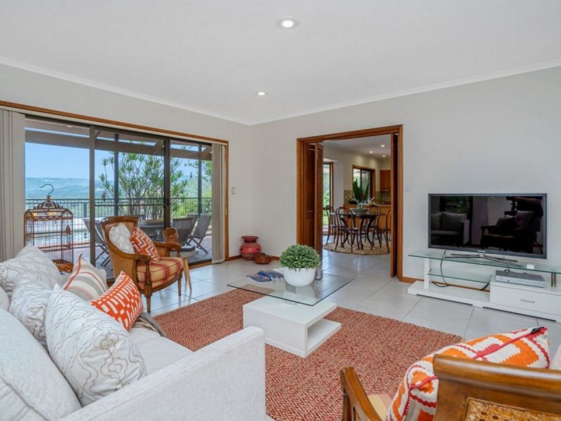 3 Coastview Crescent, Tallai QLD 4213
