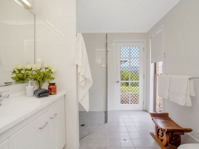 3 Coastview Crescent, Tallai QLD 4213